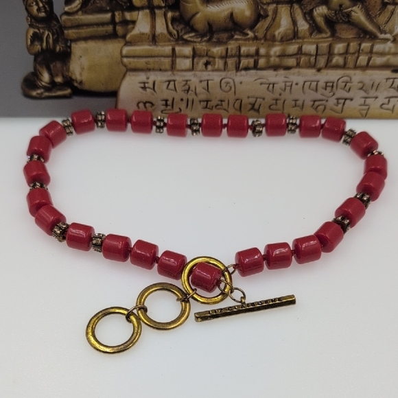 Liz Claiborne Red and Gold Vintage Necklace with Toggle Closure - Picture 6 of 7